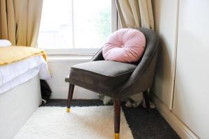 #55 Spacious 2BR 2BA Home for 6 Near Hospital Liverpool Stay