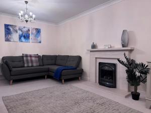 Spacious 4BD House with Character in Coventry