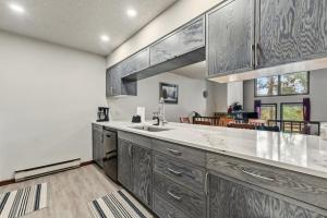 Meadow Creek Retreat Near Trails and Downtown