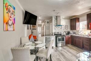 EaDo Nightlife & Sports Hub! Walkable Houston Stay