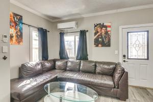 EaDo Nightlife & Sports Hub! Walkable Houston Stay