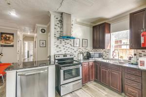 EaDo Nightlife & Sports Hub! Walkable Houston Stay