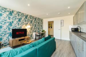 Stylish 1-Bed Central getaway with Cathedral Views