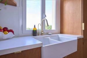 Grand appartement Haussmannien à 12 min de Paris - chic spacious classic Parisian apartment