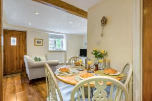 The Cottage - Vineyard Street