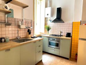 TrastevereHome-Historic Noble Palace in Trastevere with balcony