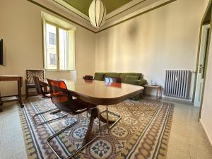 TrastevereHome-Historic Noble Palace in Trastevere with balcony