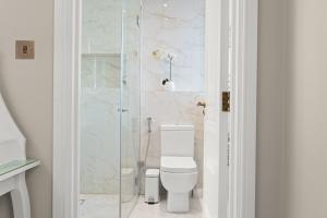 Upscale Comfort 3 Beds over Harrods Residence