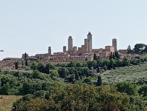 Casa Carolina Vista Lago e Giardino Privato a San Gimignano