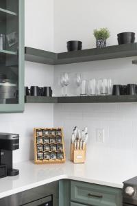 Condo with Free Parking, 3 miles Downtown, near Restaurants