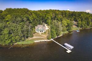Hamlin Lake Retreat Spacious Stay for Groups!