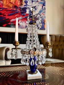 Vibrant Downtown Studio Oasis