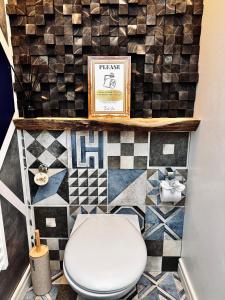 Vibrant Downtown Studio Oasis