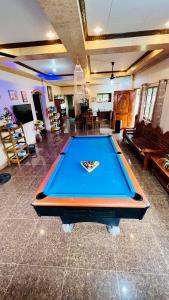 Chateau La Princesa rooms with garden, Bar & billiard