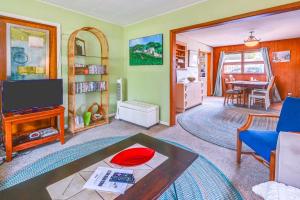 Boat and Unwind! Charming Atwood Lake Farmhouse