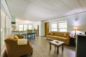 Furnished Outdoor Oasis! 22 Mi to Lake Livingston