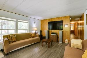 Furnished Outdoor Oasis! 22 Mi to Lake Livingston