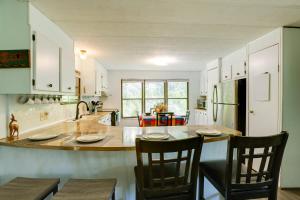 Furnished Outdoor Oasis! 22 Mi to Lake Livingston