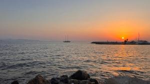 Beach house in the heart of Athens Riviera