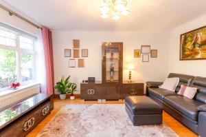 A Riverside Paradise in The City w Garden and Free Parking - A 2 Bed Home in London Sleeps 4!