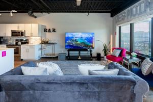 Cartier-Lux DT Unit-Skyline Views