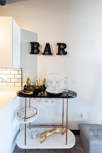 Cartier-Lux DT Unit-Skyline Views