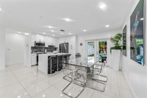 Luxury Vacation House in Miami’s Center!