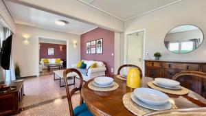 Beach house in the heart of Athens Riviera