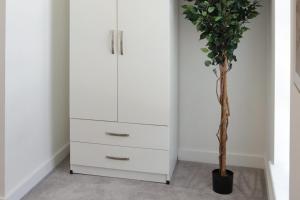 Modern & Family-Friendly 2-Bed Near O2 Academy, Sleeps 4, Free Parking & WiFi Included