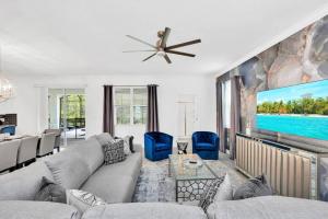 Disney Getaway 7BR Pool Home in Storey Lake