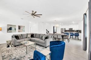 Disney Getaway 7BR Pool Home in Storey Lake