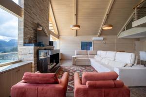 Casa com Piscina, Churrasqueira e Vista