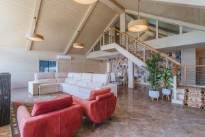 Casa com Piscina, Churrasqueira e Vista