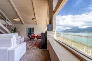 Casa com Piscina, Churrasqueira e Vista