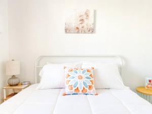 Lovely home central Coalinga-2BR Stopover near I-5