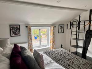 2 Bedroom Cottage in Debenham - The Old Toll House