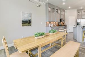 8 Mi to Texas Tech Spacious Lubbock Home