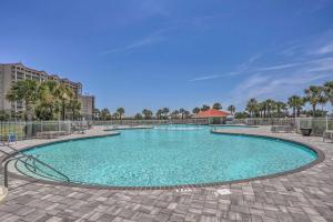 Pool + Shuttle to Ocean! North Myrtle Beach Escape