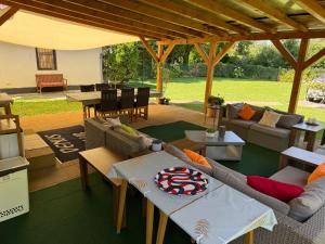 Szárszó Apartment with 3 rooms and PRIVATE BEACH, PRIVATE PARKING