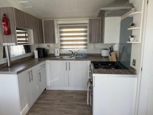 Seaside Escape Modern Mobile Home Stay