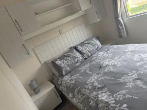 Seaside Escape Modern Mobile Home Stay