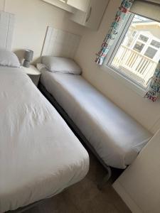 Seaside Escape Modern Mobile Home Stay