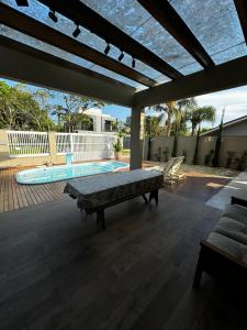 Casa com 3 quartos e piscina no Mariscal