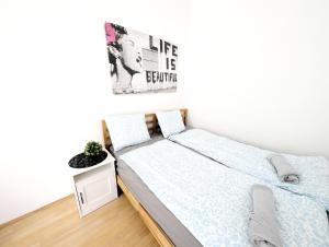 Cozy Rooms next to Lugner City GB6