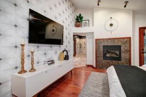 Elegant Granite Bay Getaway Tall Pine Home