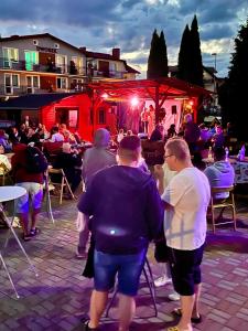 Dworek Karwia Wiosenna 8