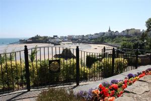 1 Bed in Tenby oc-pw983a