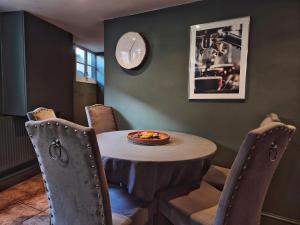 Unique & Stylish Town House in Central Cheltenham