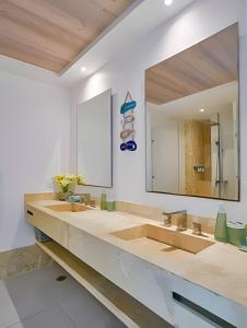 Caribbean Breeze beachfront apartment