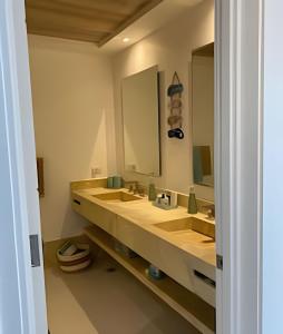 Caribbean Breeze beachfront apartment